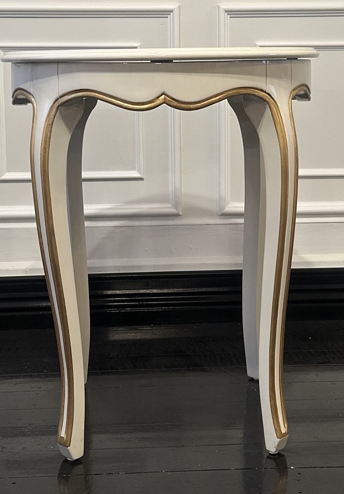 Juliet side table in ivory lacquer with hand-gilded cabriole legs, in the Delux showroom — ByKepi